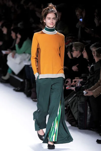 Look 17